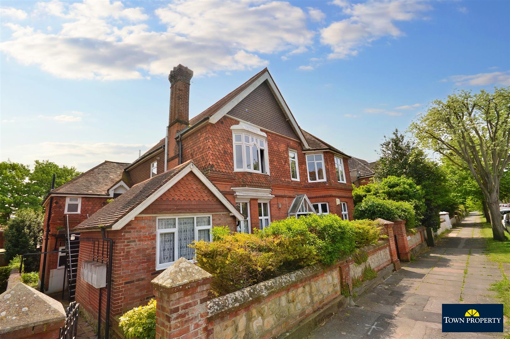 Property Details for Enys Road Eastbourne East Sussex BN21 2DN Town